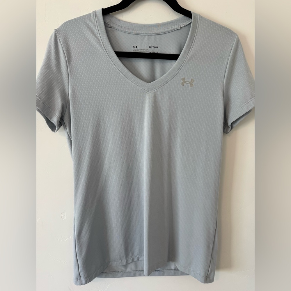 Under Armour Women's Light Gray V-Neck Tee